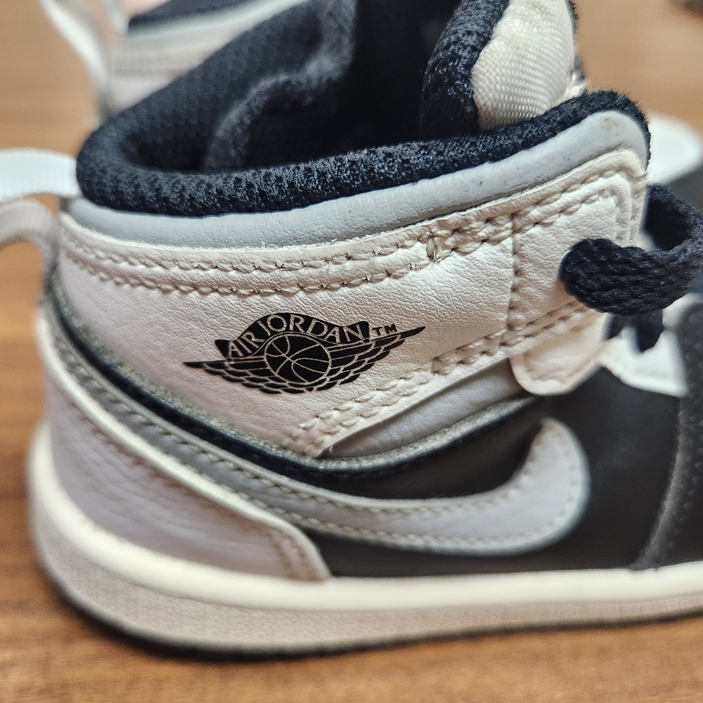 Nike Air Jordan high tops black and white Toddler Size 8C - Picture 5 of 9